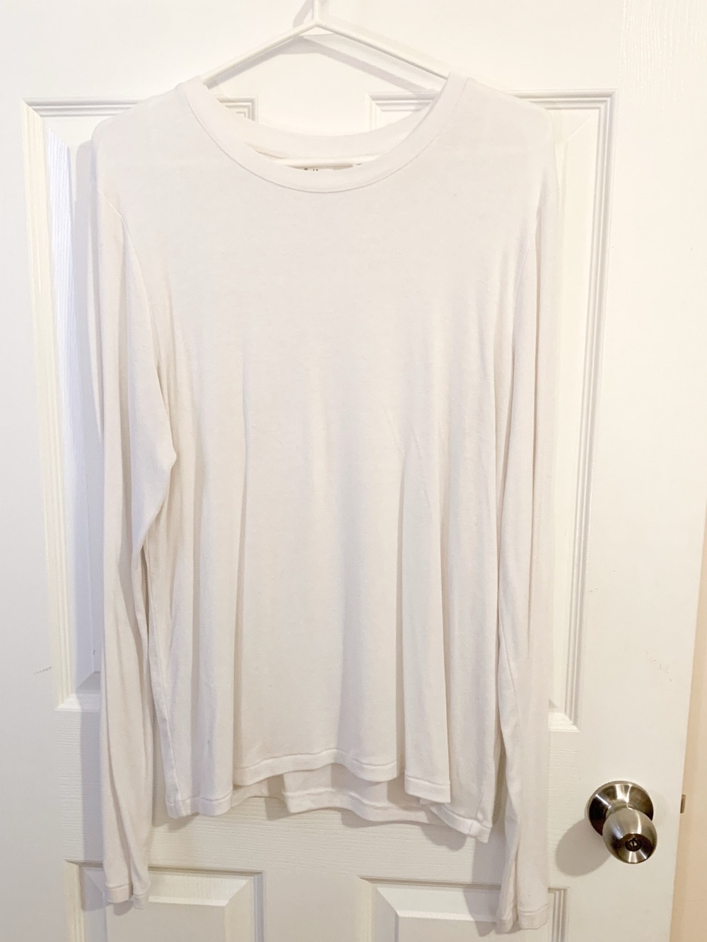 Aritzia Wilfred Free Basic Long Sleeve Tee in Off-White - size L